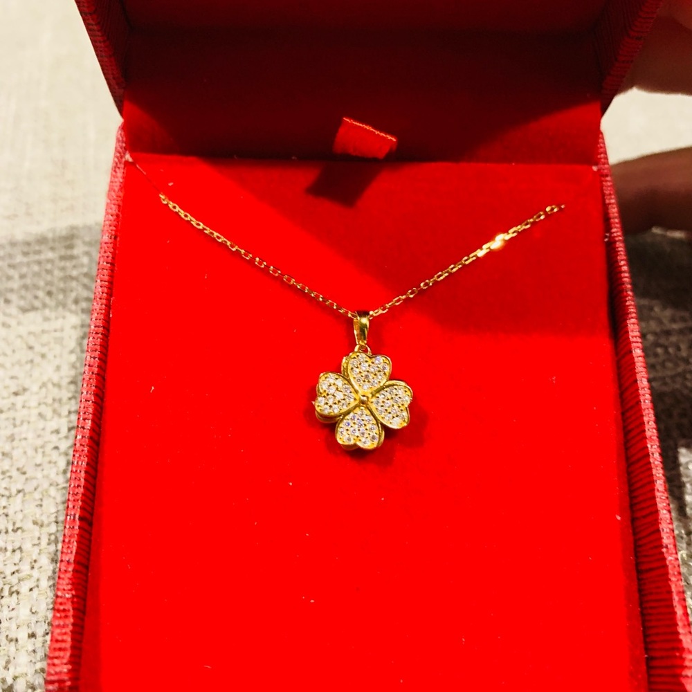 Gold and diamond cloves necklace